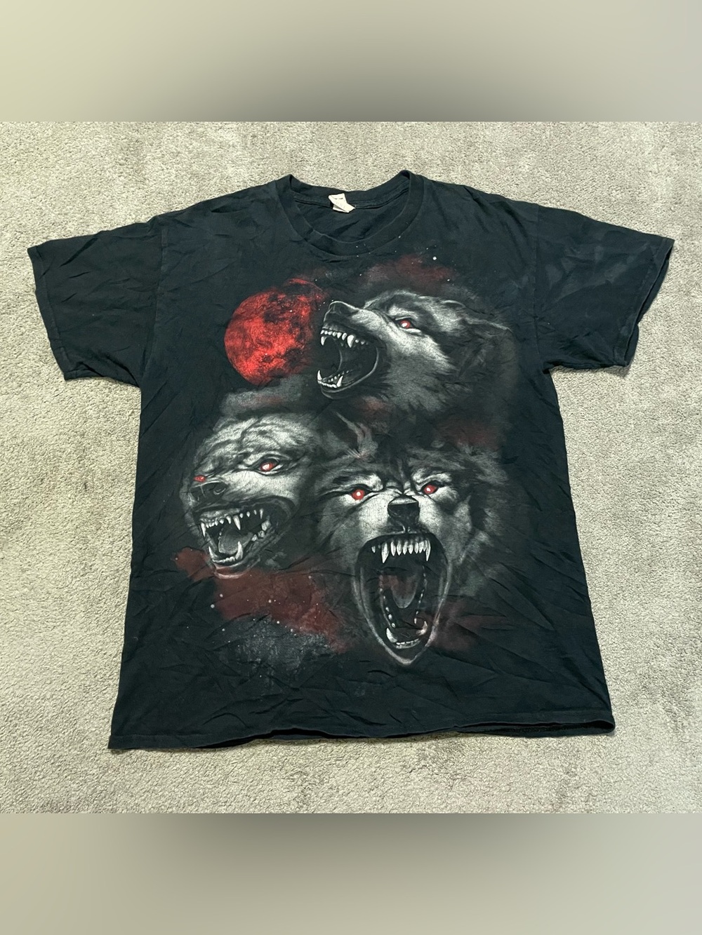 Gildan Three Wolves Snarling Red Blood Moon Graphic T-Shirt Wolf Black Men’s L